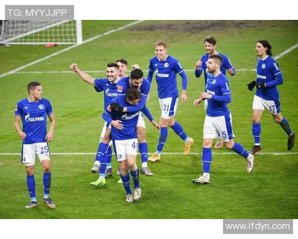 沙尔克04客场大胜瞄准德甲保级大门