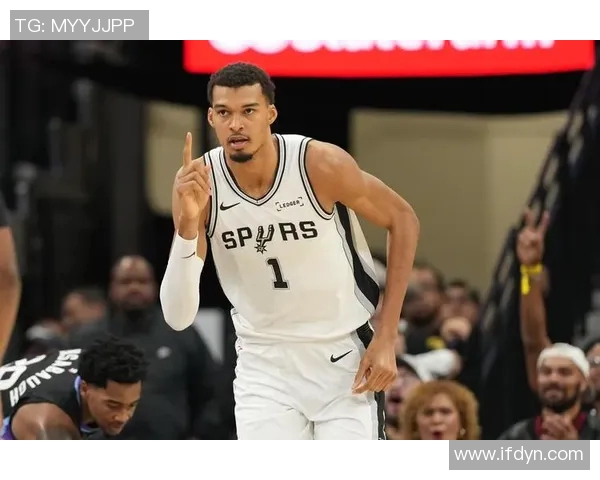 马刺队迎战中国男篮，备战新赛季展现实力