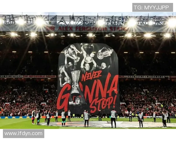 鲁尼离队后首次回归老特拉福德,球迷热情欢迎